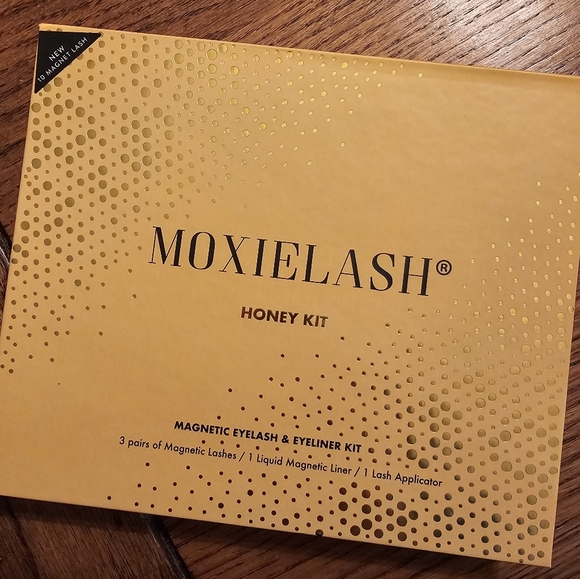 MoxieLash Kits - Picture 11 of 11
